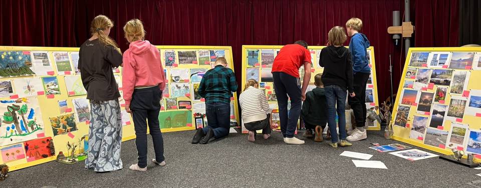 Foto van De Brederoschool organiseerde een eigen wedstrijd: Maak een foto of kunstwerk van een stukje natuur dat vooral zo moet blijven, waarom en wat we er voor moeten doen om het te behouden. 